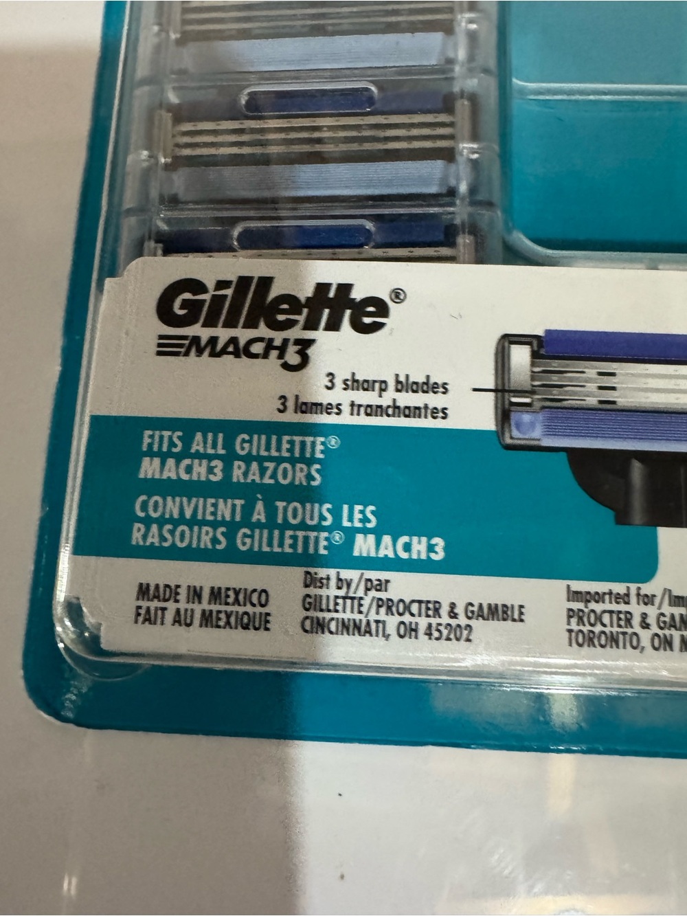 Gillette Mach3 Replacement Razor Cartridges - Blue - Picture 2 of 4